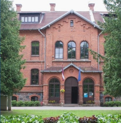 Skaistkalnes vidusskola